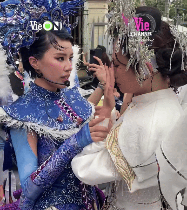 Phương Mỹ Chi và Pháo ôm nhau òa khóc tiết lộ kết quả vòng loại Em Xinh?- Ảnh 5. Phương Mỹ Chi và Pháo ôm nhau òa khóc tiết lộ kết quả vòng loại Em Xinh?- Ảnh 5.