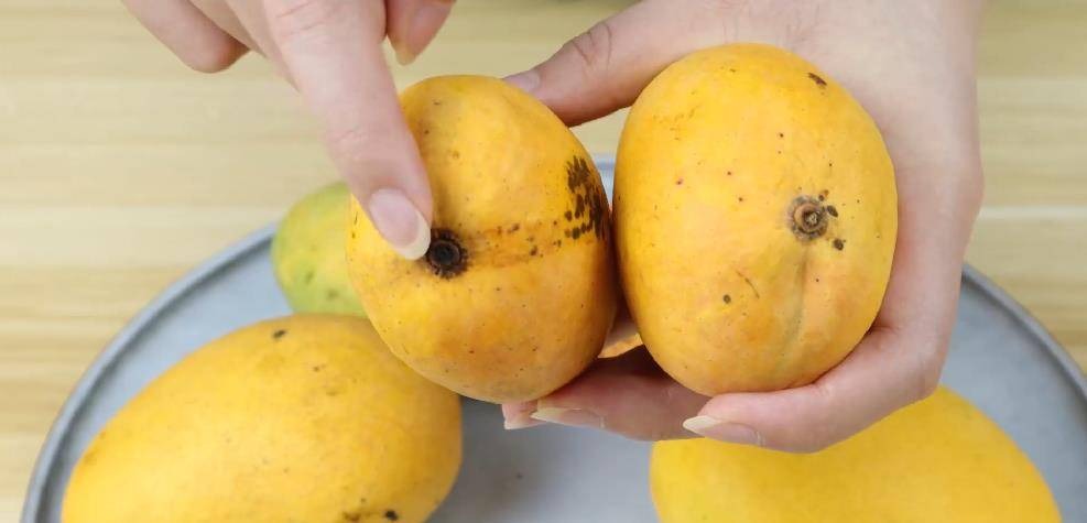 Mua xoài cứ dùng 5 mẹo này: Bách phát bách trúng, quả nào cũng ngọt như mía lùi- Ảnh 2.