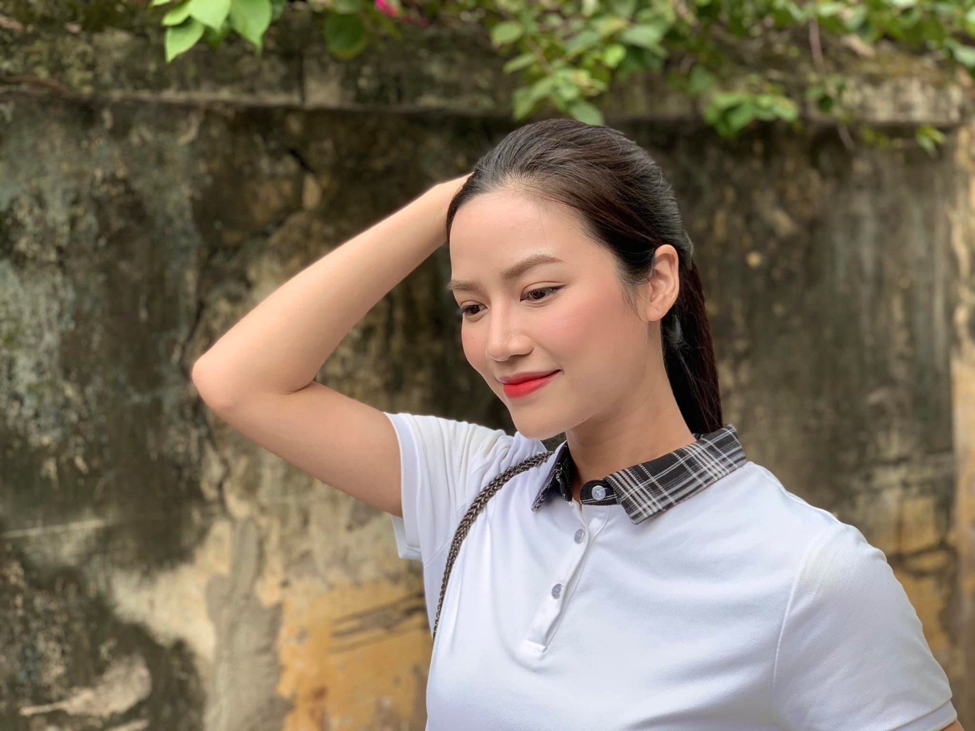 5 mỹ nhân Việt điêu đứng vì quá đẹp: Lan Ngọc lố hết cỡ vẫn không xấu nổi, số 1 bị chê là đúng- Ảnh 2. 5 mỹ nhân Việt điêu đứng vì quá đẹp: Lan Ngọc lố hết cỡ vẫn không xấu nổi, số 1 bị chê là đúng- Ảnh 2.