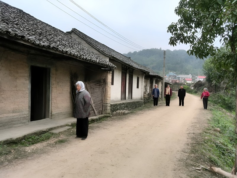Cụ bà 69 tuổi lương hưu 18 triệu đồng/tháng, được con trai con dâu hết lòng hiếu thảo vẫn buồn bực: Tôi đã dọn ngay về quê vì 1 LÝ DO này!- Ảnh 3.