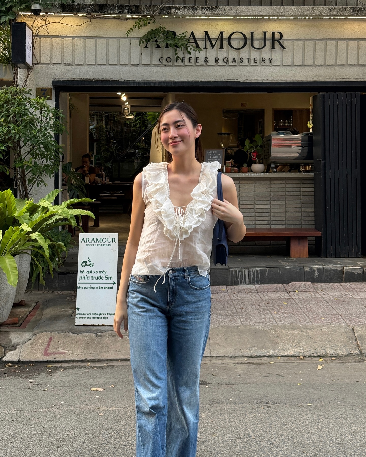 Quần jeans rất đơn giản nhưng sao Việt lại khéo mặc theo 10 cách long lanh, sang chảnh- Ảnh 5.