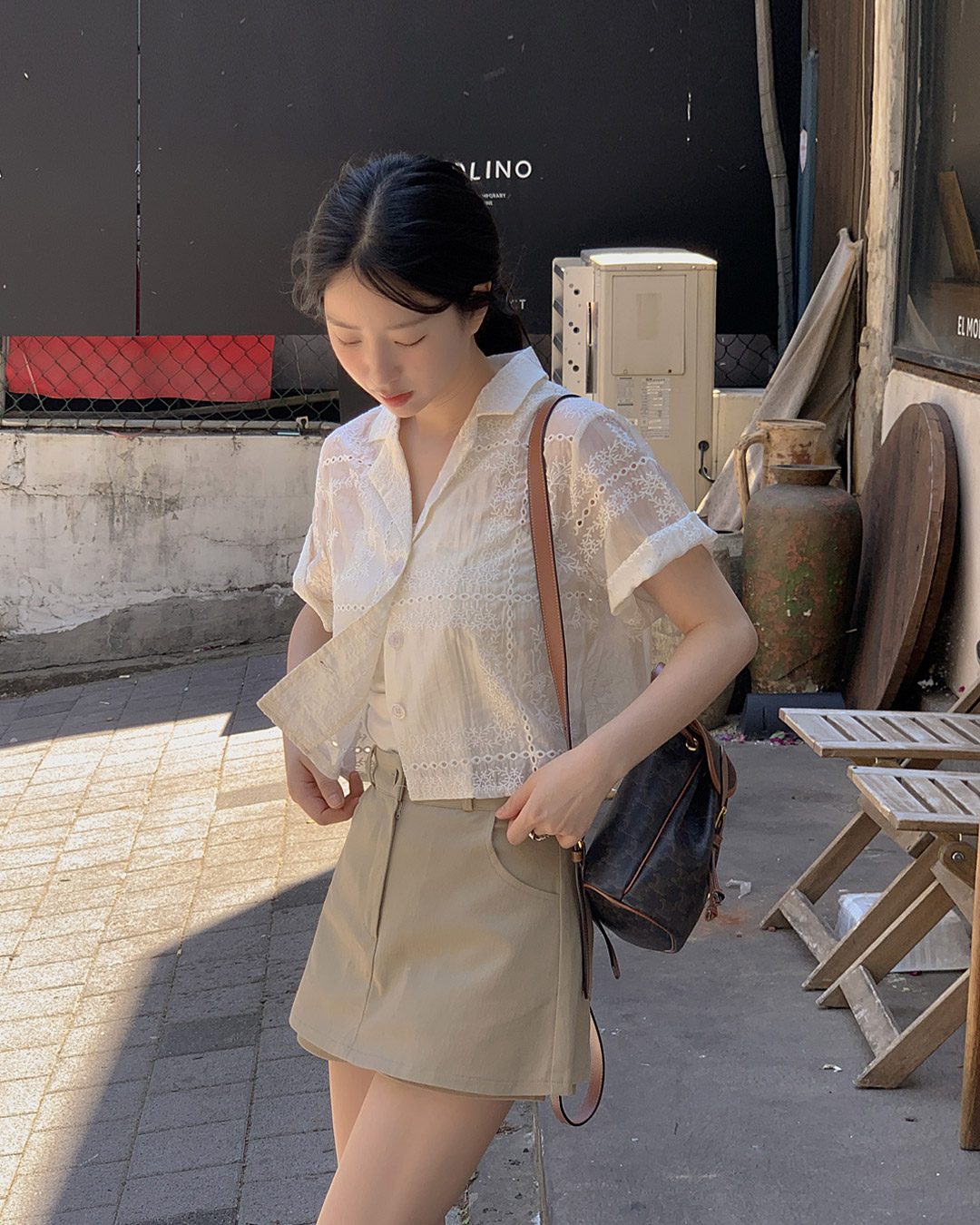 10 set đồ màu trung tính mùa hè: Không nhạt nhẽo mà cực sang, dành cho nàng thích sự đơn giản- Ảnh 5. 10 set đồ màu trung tính mùa hè: Không nhạt nhẽo mà cực sang, dành cho nàng thích sự đơn giản- Ảnh 5.