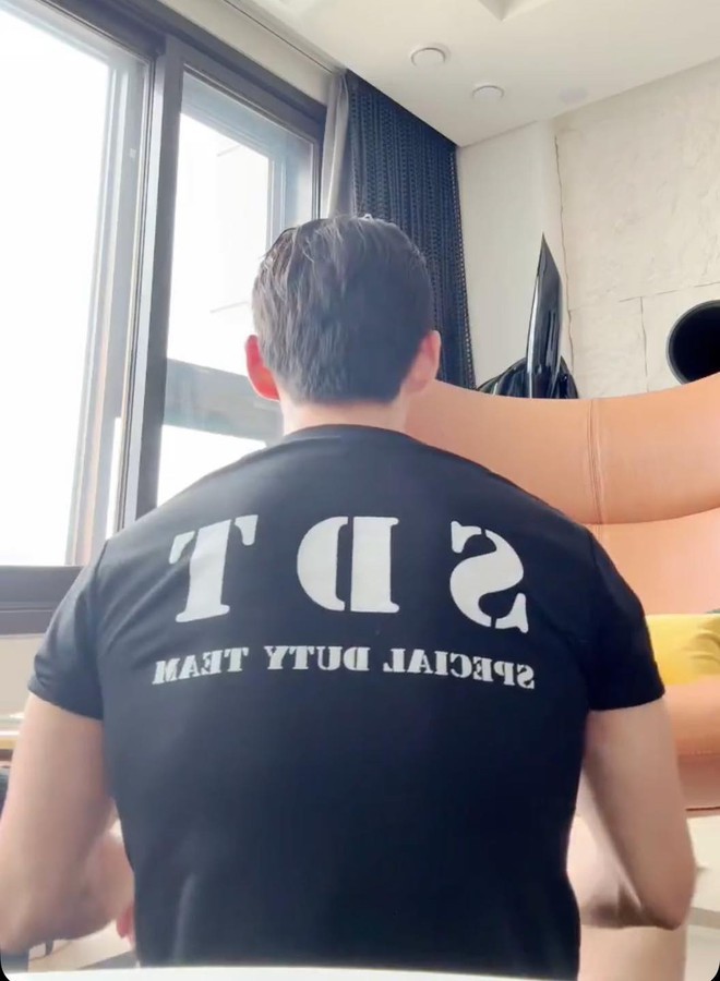 Mỹ nam đẹp nhất thế giới mỗi ngày dậy từ 5h sáng vào phòng gym, kết quả sau 18 tháng khiến ai cũng phải 