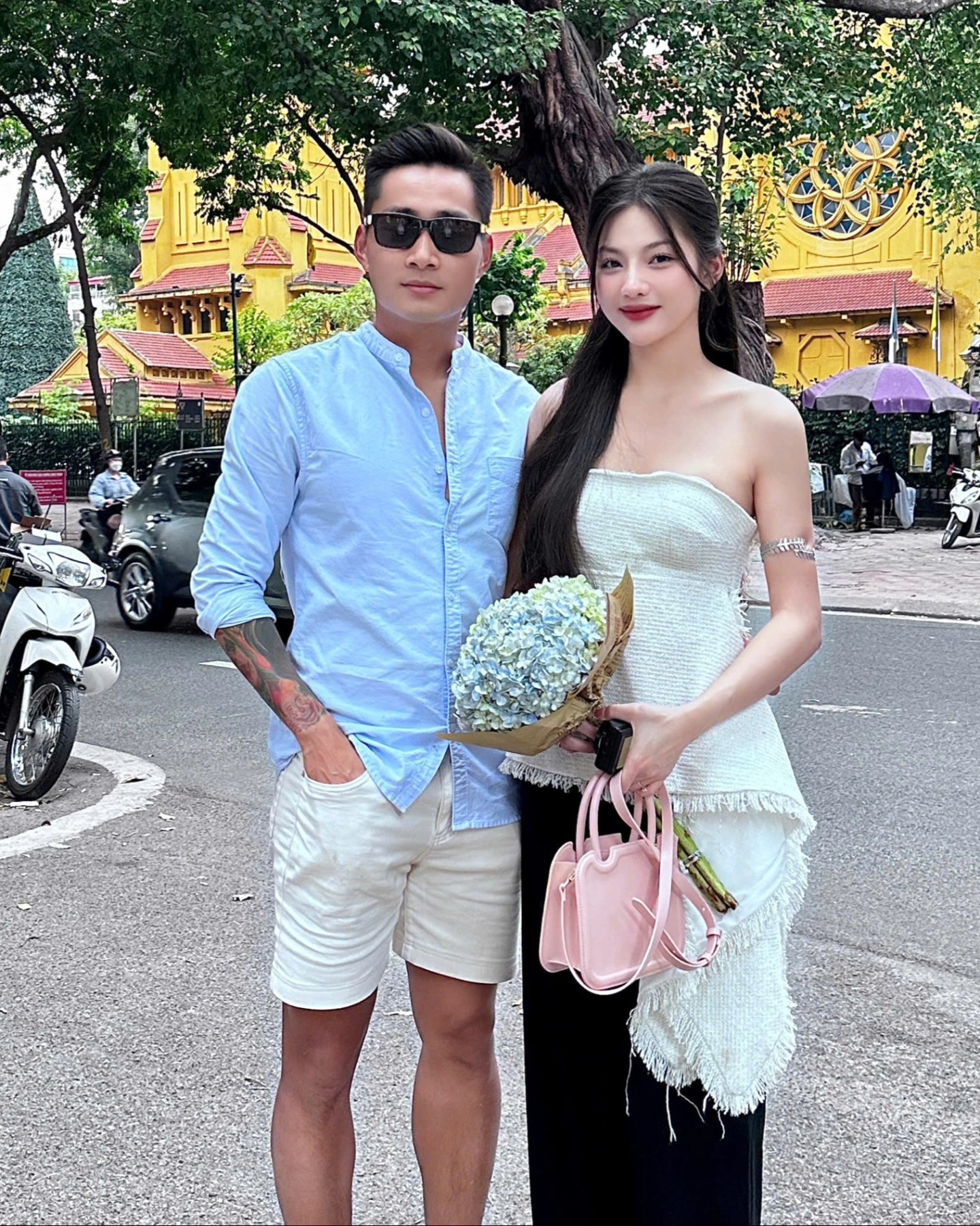 Cầu thủ nổi tiếng bị paparazzi tóm gọn hẹn hò với hotgirl ngoài phố, giờ công khai đưa nàng đến sân nhận huy chương- Ảnh 8.