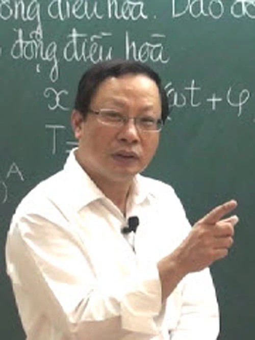 Thế hệ 8X-9X ôn thi đại học chắc nhớ mãi: Lý thầy Cẩn, Văn thầy Hưởng, Anh cô Chi Mai... ai cũng là một tượng đài!- Ảnh 10.