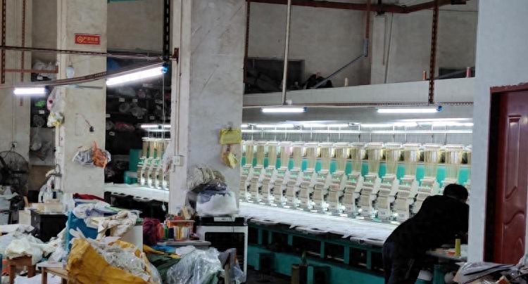 Phân tích 200.000 dữ liệu, cảnh sát triệt phá đường dây hàng giả xuyên biên giới quy mô 1.000 tỷ đồng, tịch thu hơn 95.000 món đồ nhái- Ảnh 1. Phân tích 200.000 dữ liệu, cảnh sát triệt phá đường dây hàng giả xuyên biên giới quy mô 1.000 tỷ đồng, tịch thu hơn 95.000 món đồ nhái- Ảnh 1.