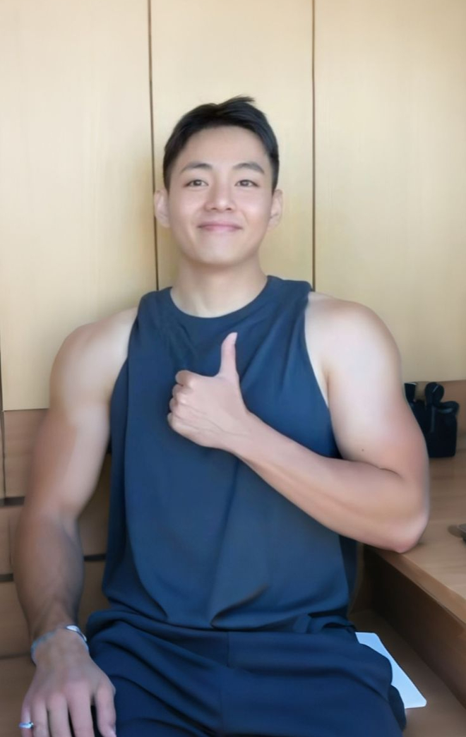 Mỹ nam đẹp nhất thế giới mỗi ngày dậy từ 5h sáng vào phòng gym, kết quả sau 18 tháng khiến ai cũng phải 