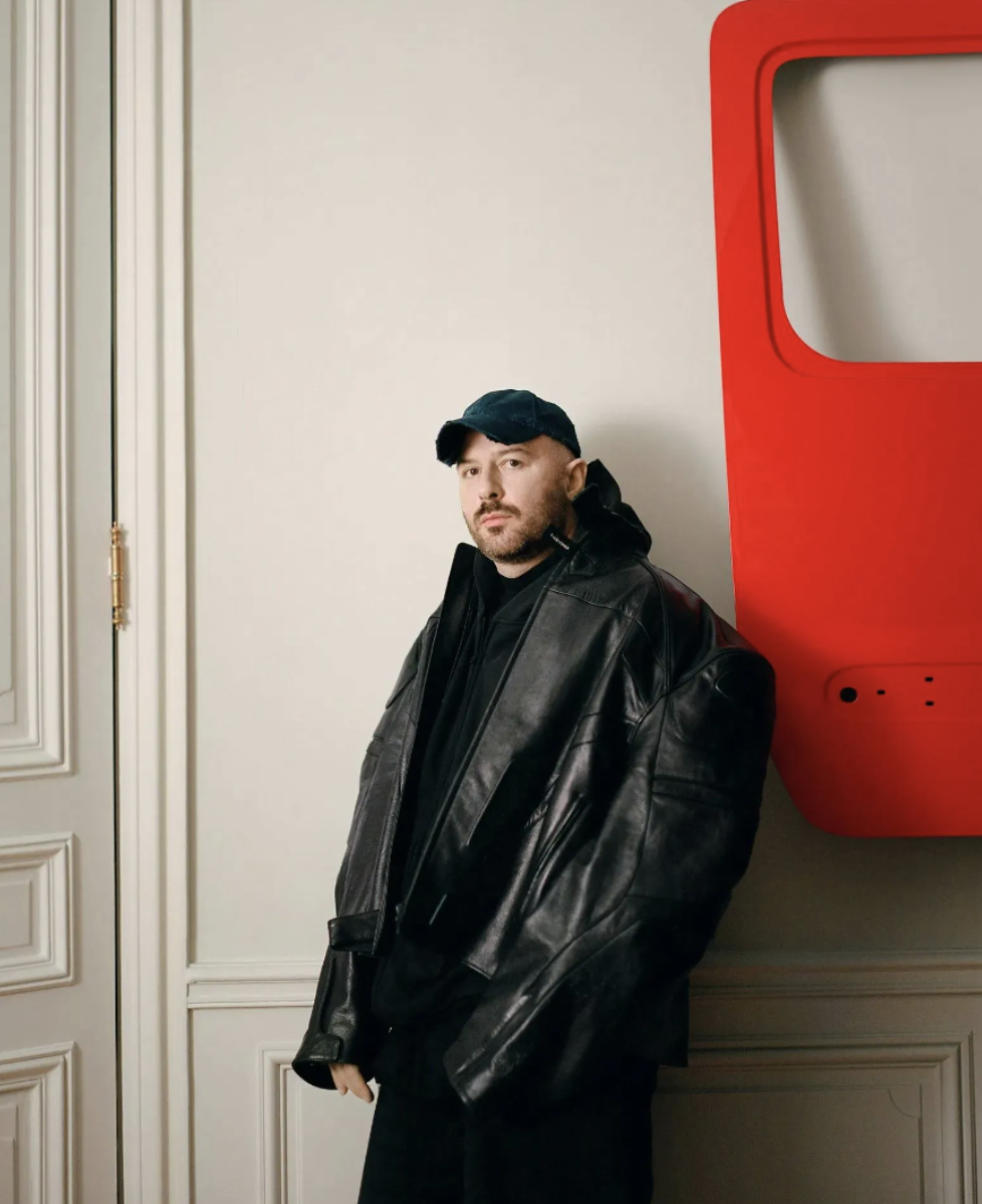 Lá thư từ chối thực tập của Balenciaga gây sốt: Màn “trả đũa” của Demna Gvasalia chăng?- Ảnh 1.