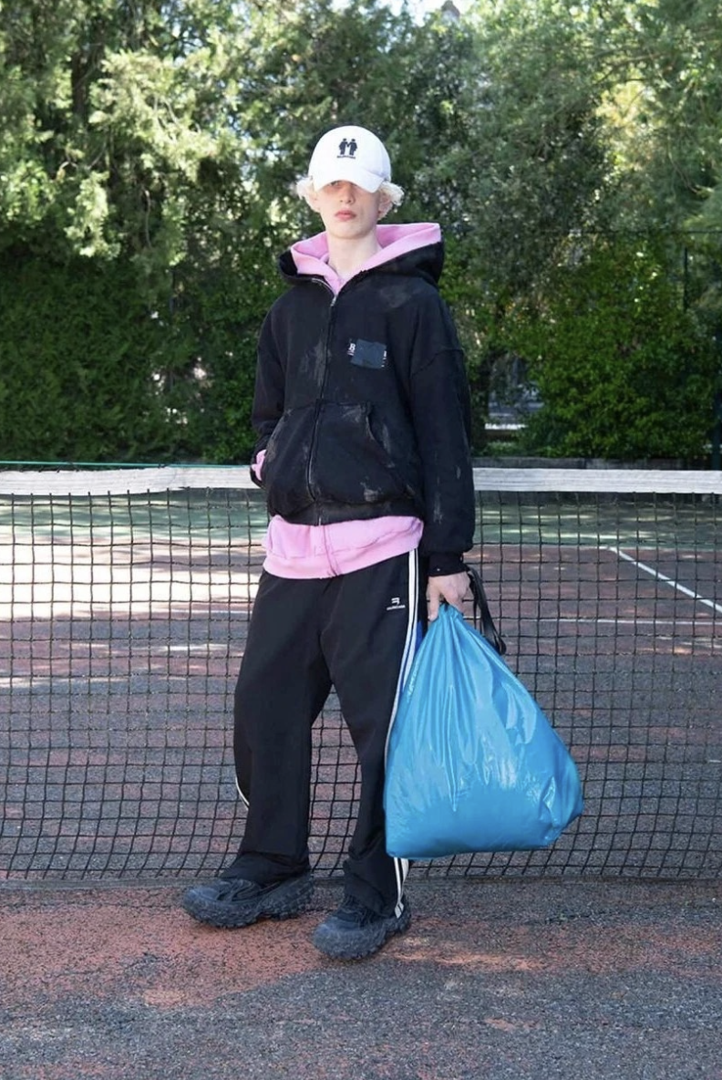 Lá thư từ chối thực tập của Balenciaga gây sốt: Màn “trả đũa” của Demna Gvasalia chăng?- Ảnh 16.