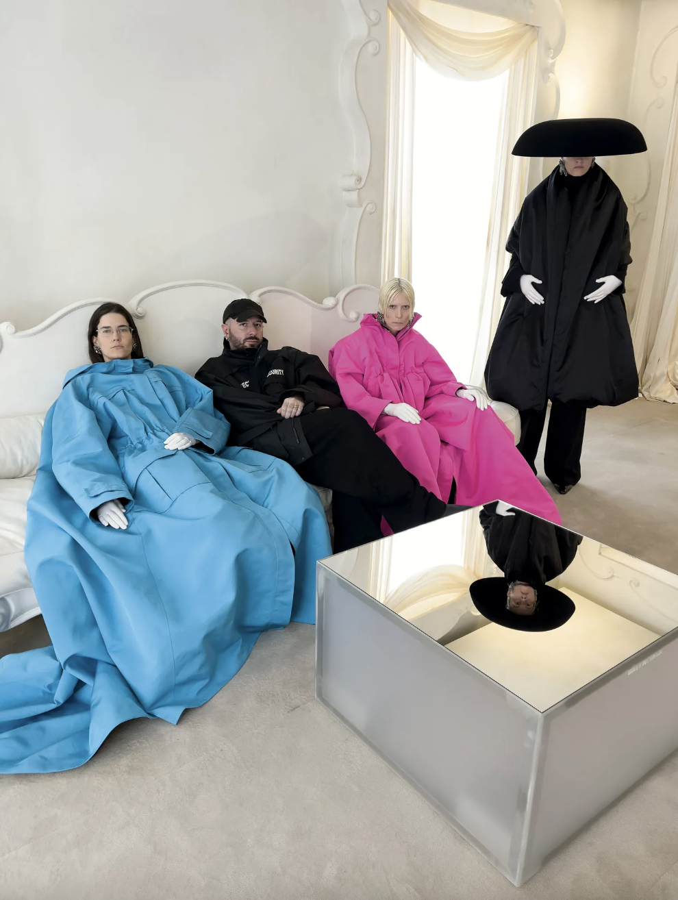 Lá thư từ chối thực tập của Balenciaga gây sốt: Màn “trả đũa” của Demna Gvasalia chăng?- Ảnh 9.