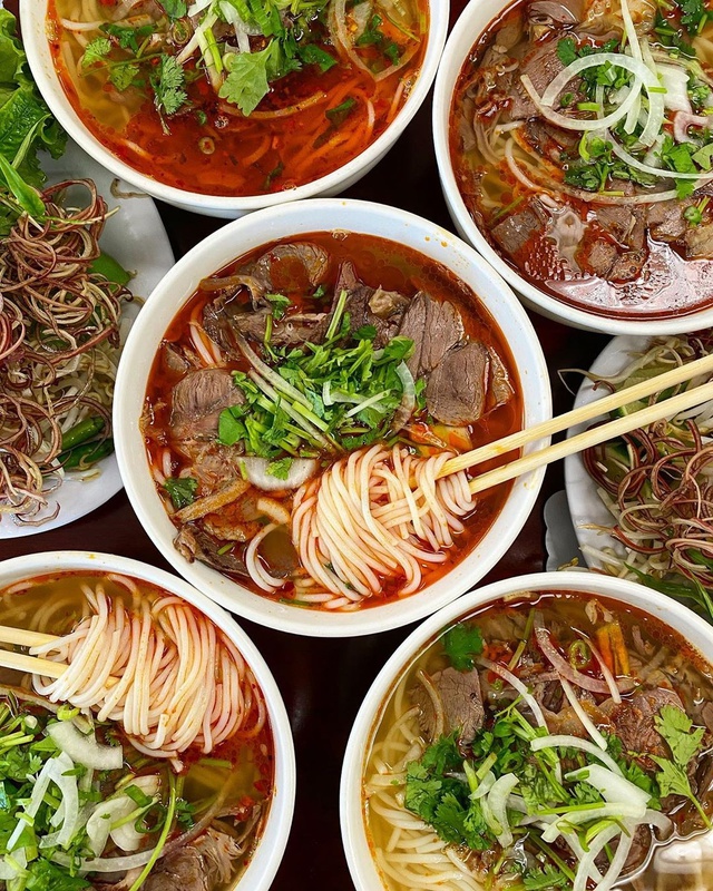 Khách Tây xếp hạng loạt món ăn Việt, số 1 không phải phở, nhận xét: "Với tôi đây mới là món ngon nhất!"- Ảnh 3.