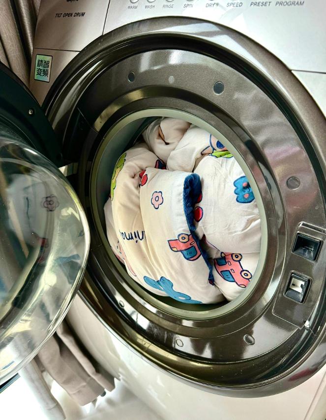 7 lỗi sai khi dùng máy giặt: Càng giặt quần áo càng bẩn, bốc mùi hôi- Ảnh 1.