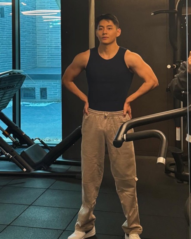 Mỹ nam đẹp nhất thế giới mỗi ngày dậy từ 5h sáng vào phòng gym, kết quả sau 18 tháng khiến ai cũng phải 