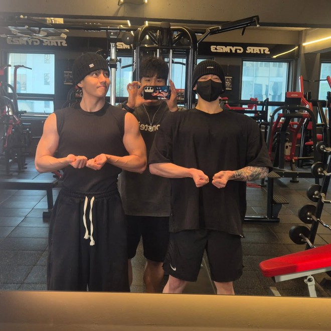 Mỹ nam đẹp nhất thế giới mỗi ngày dậy từ 5h sáng vào phòng gym, kết quả sau 18 tháng khiến ai cũng phải 