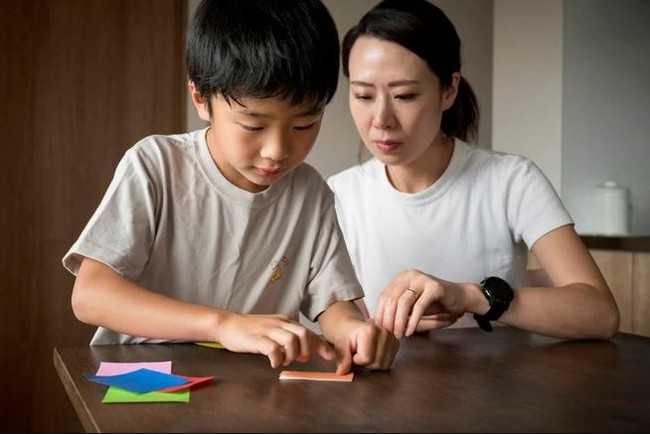 Con có 4 biểu hiện này, nhiều cha mẹ cứ nghĩ là NGOAN lắm: Nhưng không, hãy cẩn thận!- Ảnh 1.