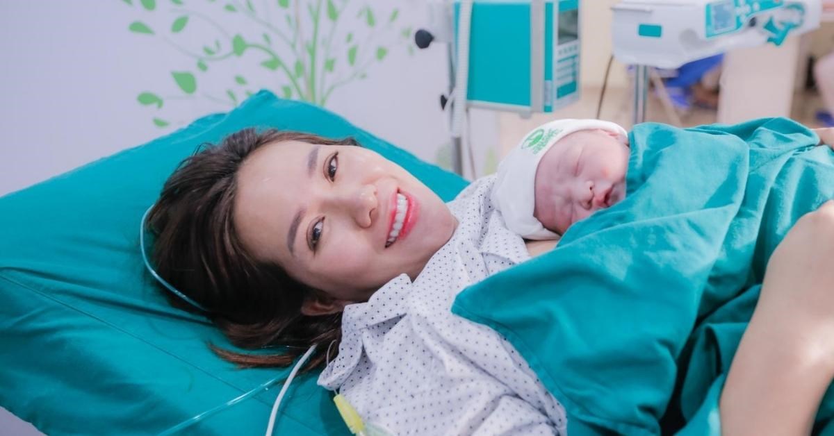 Bà mẹ review chân thực các nỗi đau khi sinh thường khiến hội các mẹ vã mồ hôi, hoa mắt chóng mặt theo- Ảnh 1.