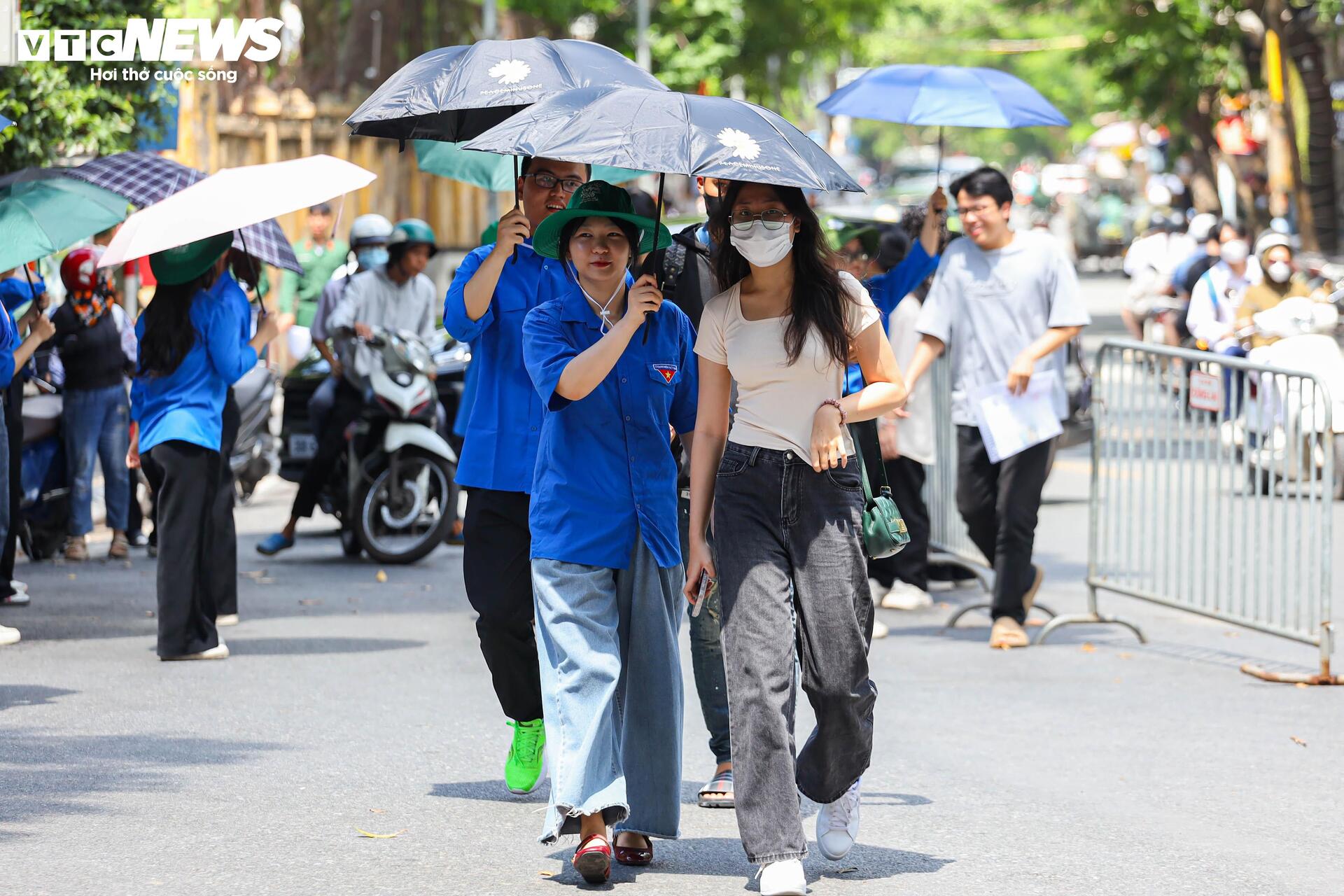 Hơn 1,16 triệu thí sinh bước vào kỳ thi tốt nghiệp THPT lịch sử- Ảnh 1.