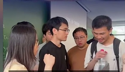 Hai thiên tài toán học cùng xuất hiện trong một khung hình: Vi Thần bất ngờ "phá vỏ", sôi nổi tranh luận trước đám đông- Ảnh 6.