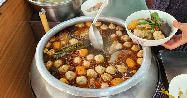 Khách Tây xếp hạng loạt món ăn Việt, số 1 không phải phở, nhận xét: "Với tôi đây mới là món ngon nhất!"- Ảnh 4.