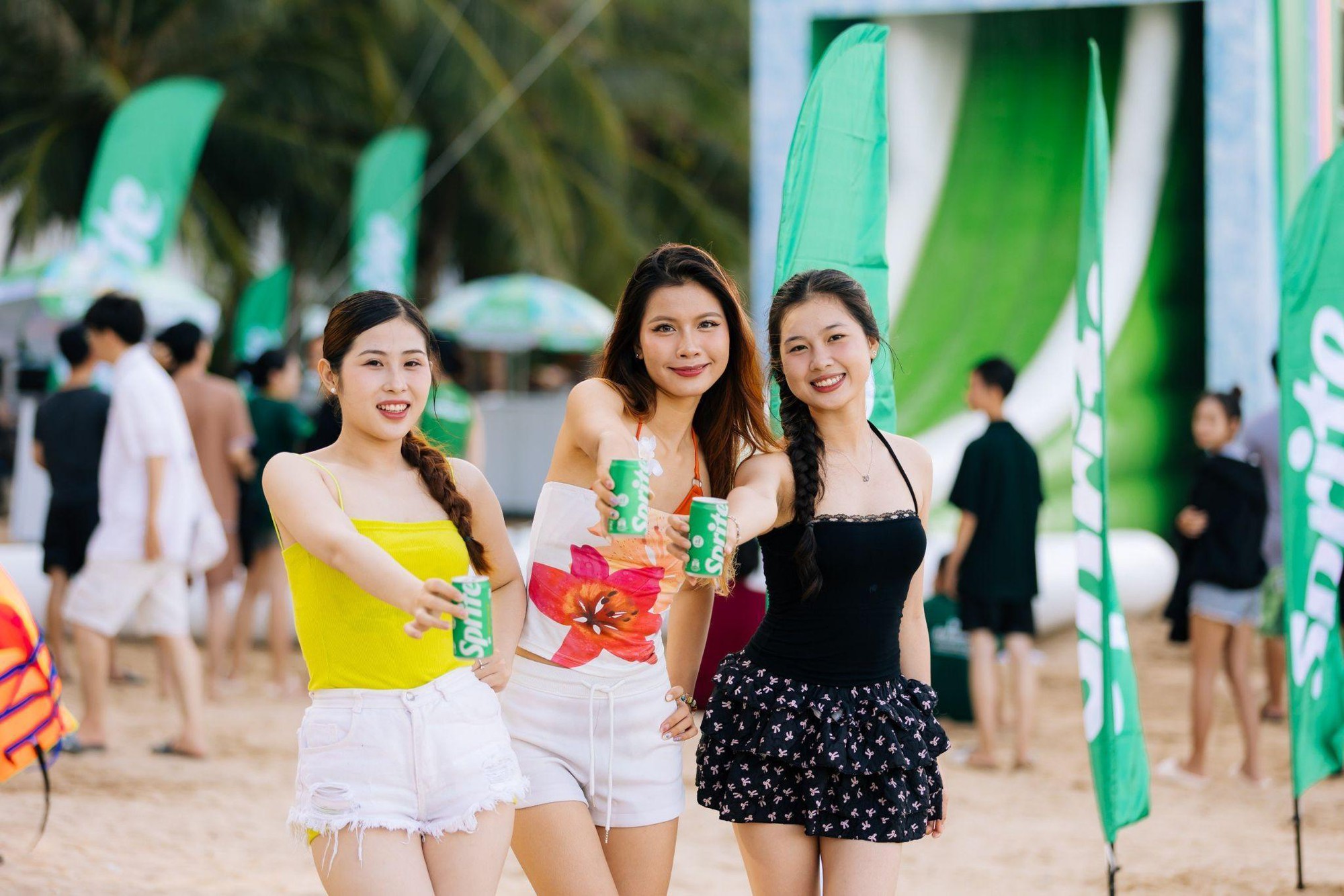 Luyện tập fanchant sẵn sàng hạ nhiệt cùng Low G và dàn “anh trai” tại Lễ Hội Biển Sprite - Cool Thứ Thiệt Đà Nẵng- Ảnh 1.