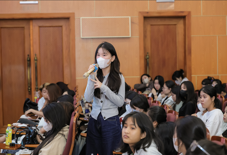 “Đèn đỏ bật – Tự tin không tắt”: Nơi Gen Z cùng mở lòng và yêu thương chính mình hơn trong những “ngày khó ở”- Ảnh 3.