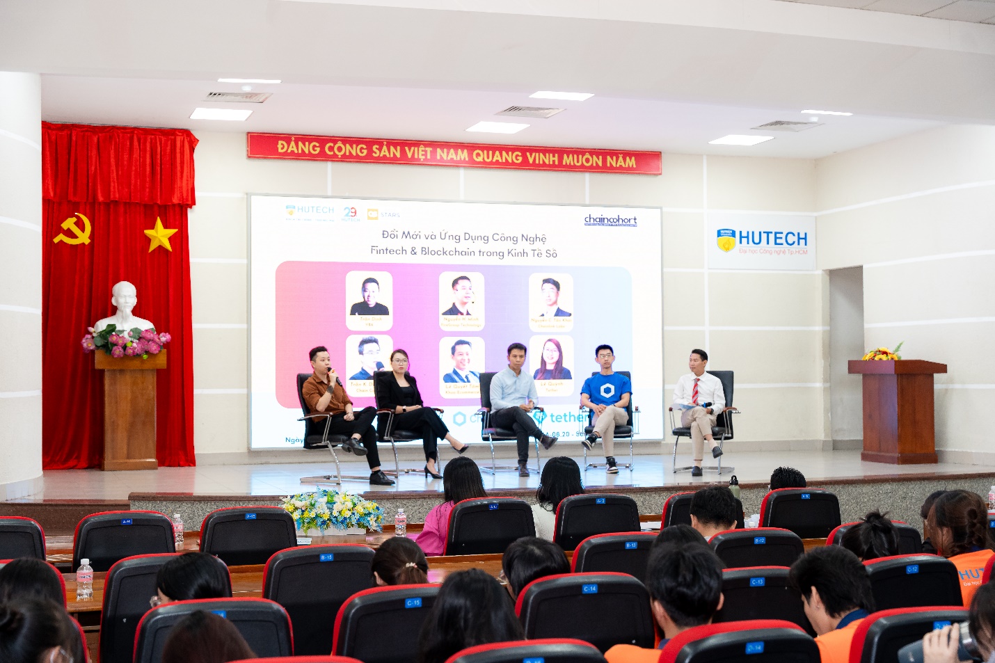 Chạm thực tiễn - Bắt nhịp xu hướng: Sinh viên Tài chính - Ngân hàng HUTECH sẵn sàng vào nghề- Ảnh 4.
