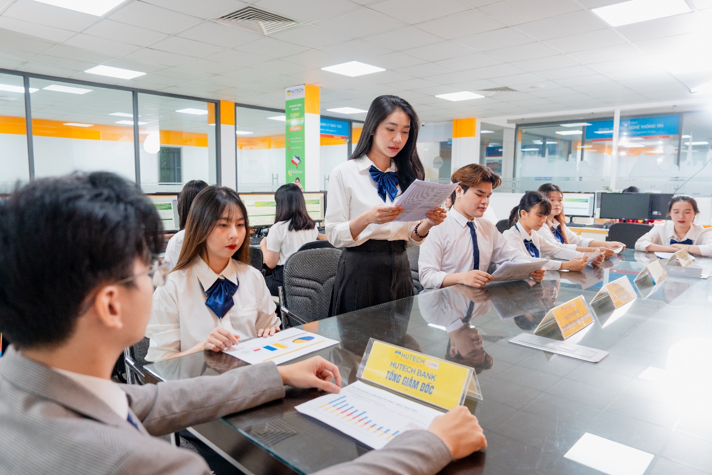 Chạm thực tiễn - Bắt nhịp xu hướng: Sinh viên Tài chính - Ngân hàng HUTECH sẵn sàng vào nghề- Ảnh 5.