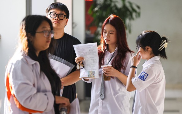 2025 - năm của kỳ thi tốt nghiệp THPT đặc biệt nhất lịch sử- Ảnh 4.