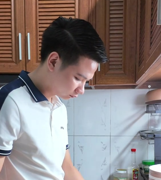 Bị CĐM cho rằng lấy vợ con ra làm content - Chủ kênh "Gia đình Gấu tích cực " phản bác: View bẩn chỉ làm trò cười cho thiên hạ, đánh mất chính mình!- Ảnh 2.