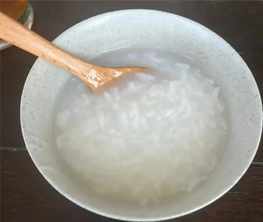 Bé gái 5 tháng tuổi đến viện với chiếc bụng toàn sỏi, bác sĩ kinh hoàng khi biết việc bố mẹ làm từ lúc bé mới sinh 3 ngày- Ảnh 4.