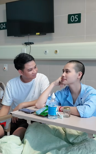 Ngôn tình của đôi vợ chồng Hà Nội dìu nhau qua cửa tử trước khi ly thân gây tranh cãi- Ảnh 3.