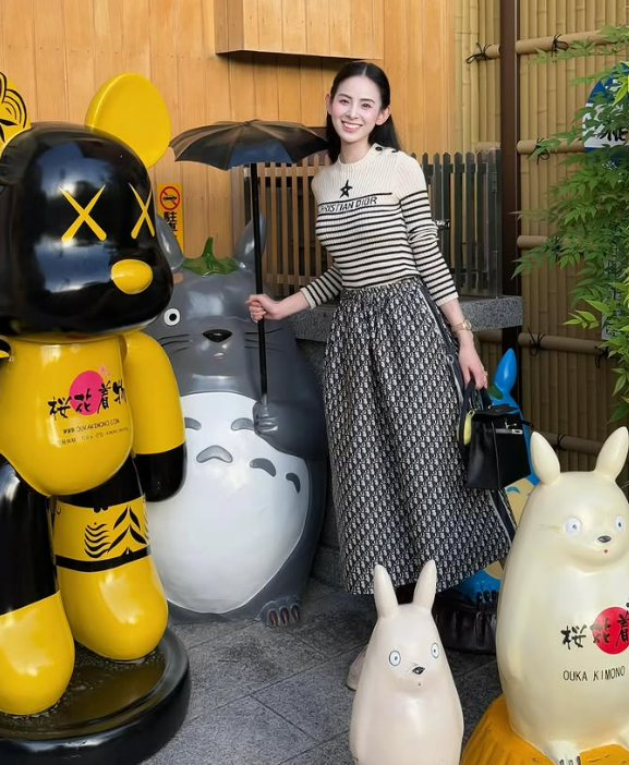 "Kim Tae Hee Việt Nam" 2k2 được chồng cưng như trứng: Chăm chút từ đầu tới gót chân, diện đồ hiệu chóng mặt- Ảnh 10.