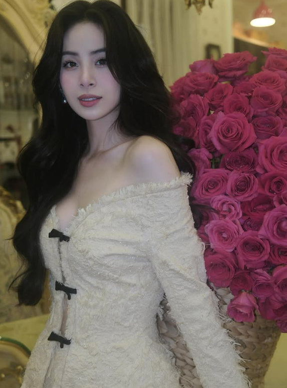 "Kim Tae Hee Việt Nam" 2k2 được chồng cưng như trứng: Chăm chút từ đầu tới gót chân, diện đồ hiệu chóng mặt- Ảnh 7.