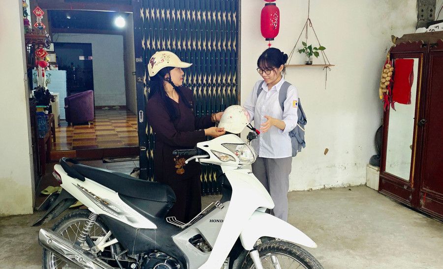 Nghị lực phi thường của nữ sinh khiếm thị ở Lào Cai- Ảnh 1.