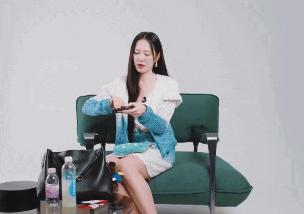Một thứ rẻ bèo nhưng luôn được Son Ye Jin giữ khư khư trong túi xách- Ảnh 3.