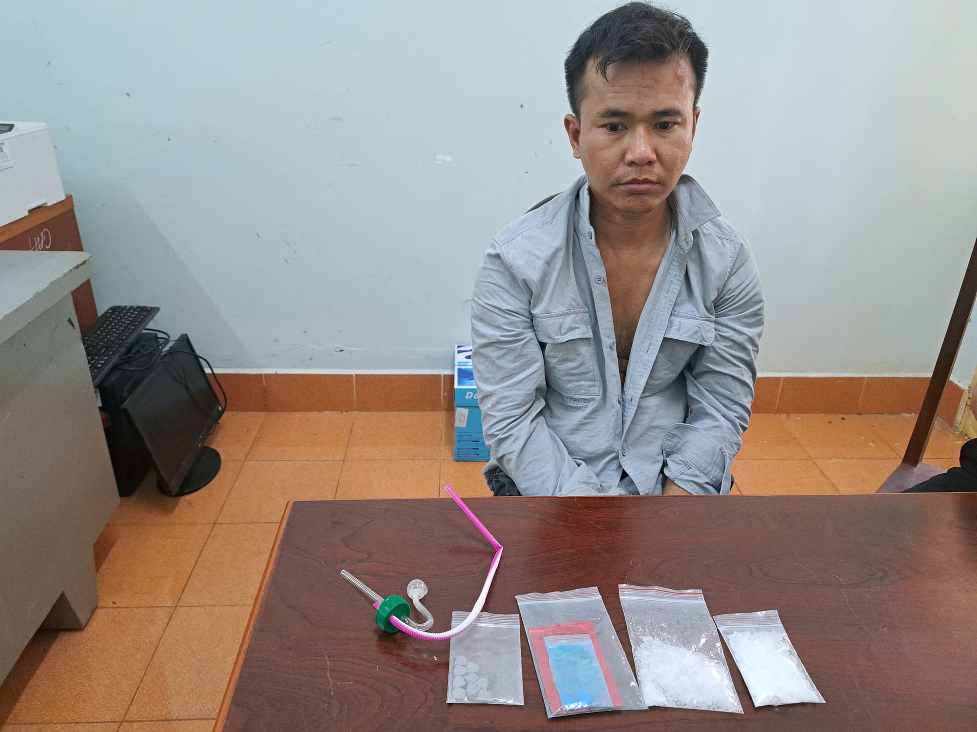 Công an chặn xe ô tô, bắt Cường “beo”- Ảnh 1.