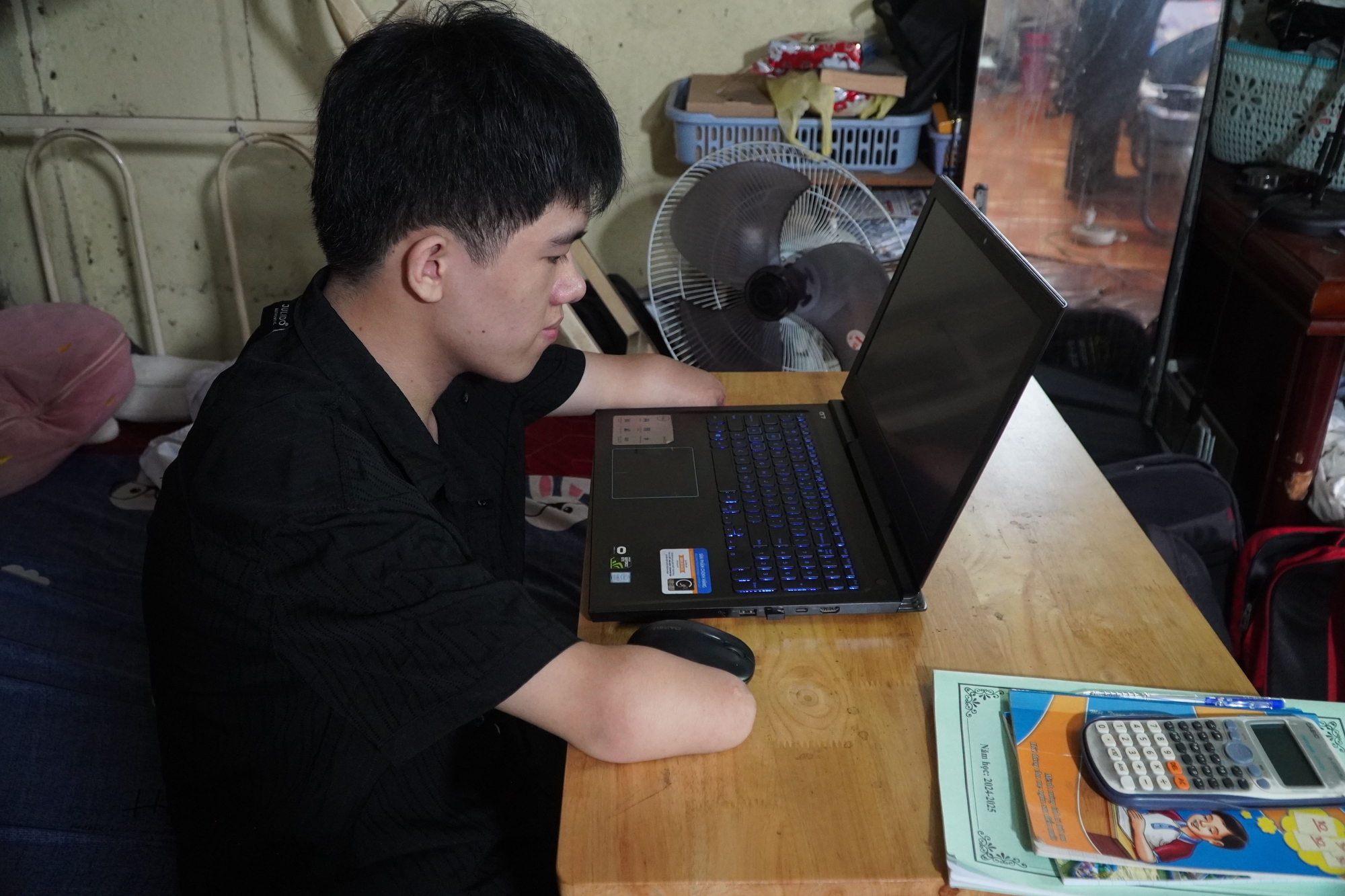 Câu chuyện của một sĩ tử "đặc biệt" mùa thi 2025- Ảnh 1.
