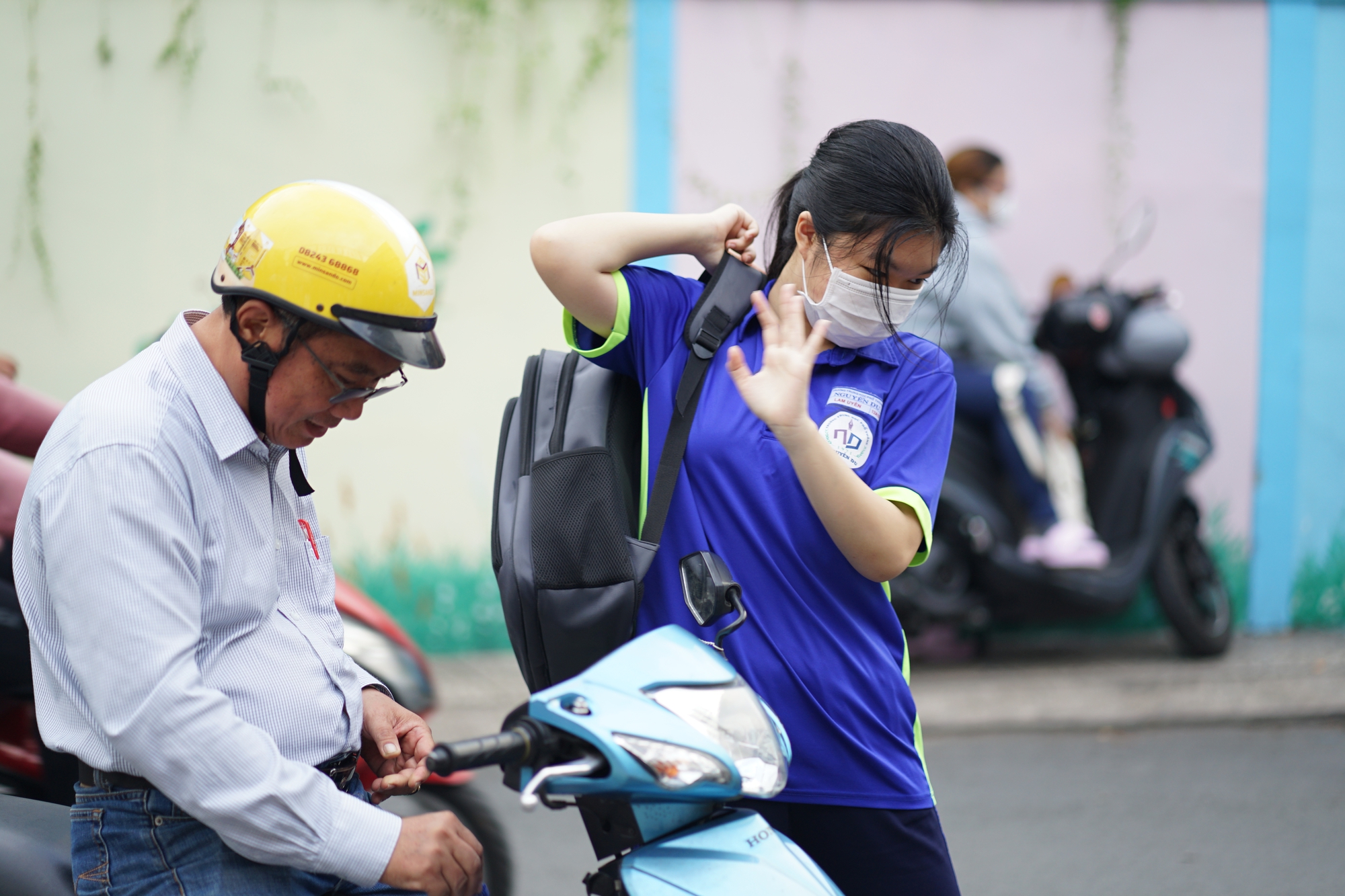 Kết thúc buổi đầu tiên thi tốt nghiệp THPT 2025: Đề hay, thí sinh phấn khởi, được 1/3 chặng đường rồi!- Ảnh 43.