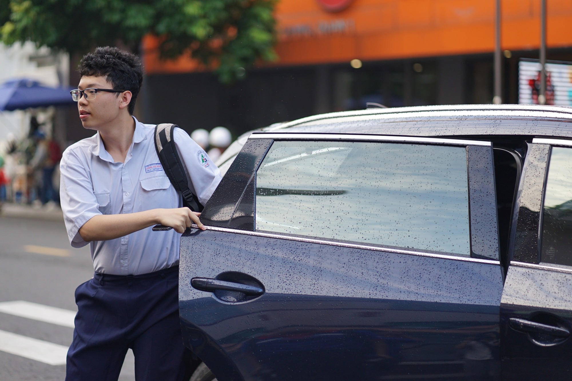 Thi tốt nghiệp THPT 2025 ngày cuối cùng: Thí sinh người than khó, người hô to "chiến thắng rồi", dù sao thì nghỉ ngơi thôi!- Ảnh 51.