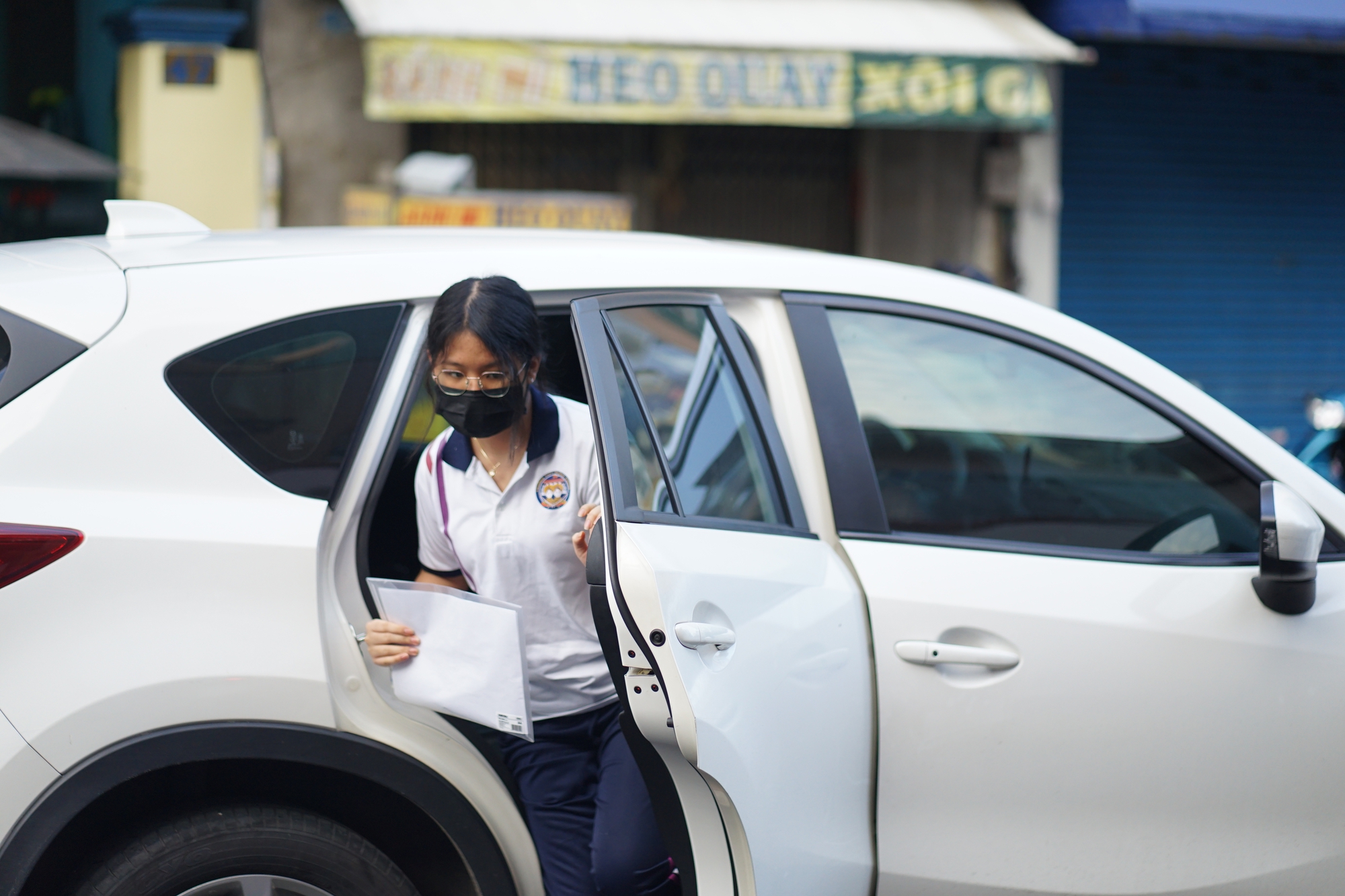 Thi tốt nghiệp THPT 2025 ngày cuối cùng: Thí sinh người than khó, người hô to "chiến thắng rồi", dù sao thì nghỉ ngơi thôi!- Ảnh 54.