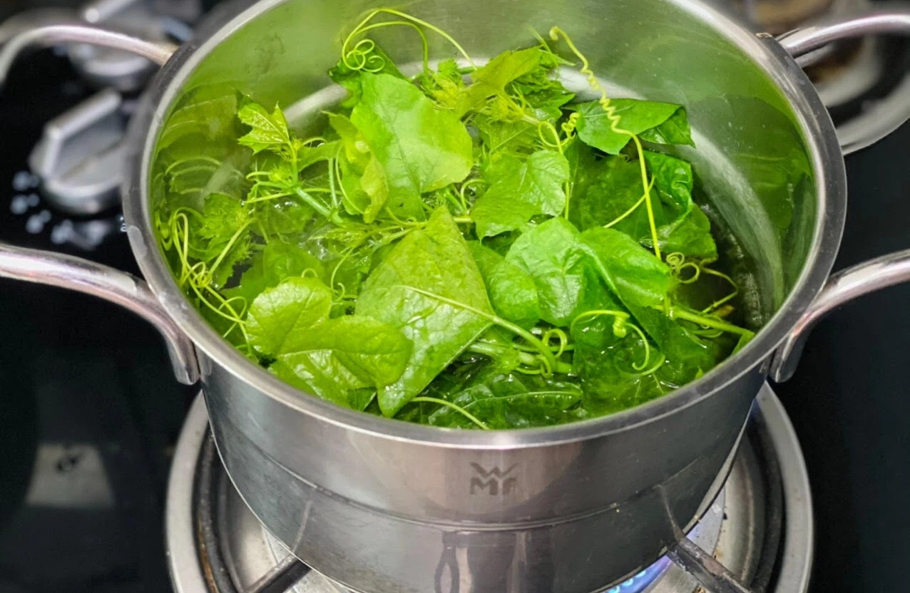 Loại rau mọc bờ rào nay 