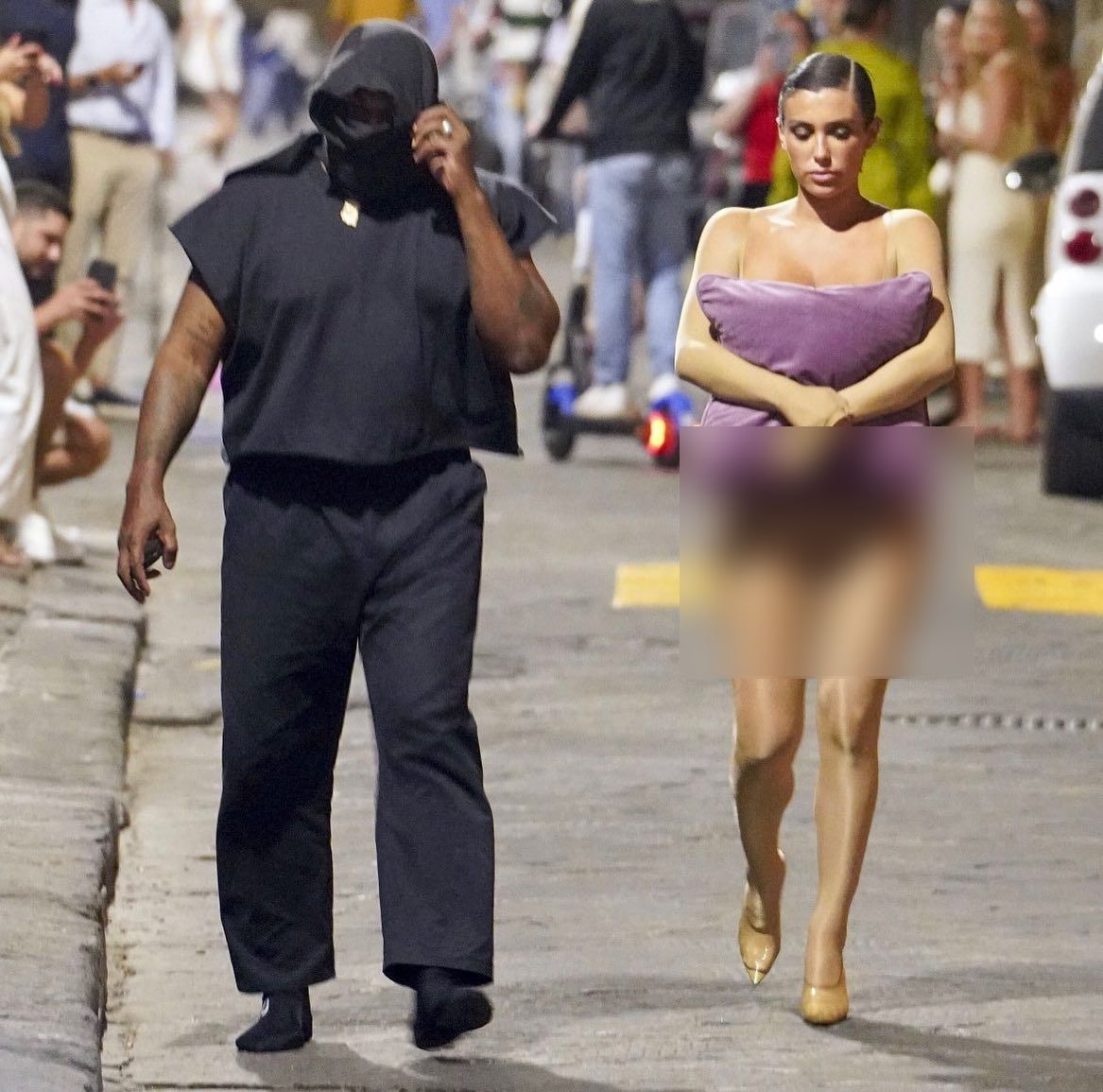 Sự thật trần trụi phía sau những màn hở hang lố lăng gây sốc của vợ Kanye West- Ảnh 4.