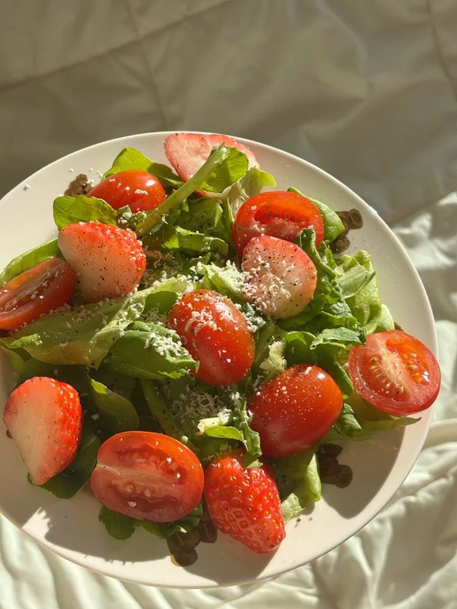 Salad 15.000 đồng mỗi trưa giúp phụ nữ U35 trẻ hóa, nạp đầy collagen tự nhiên- Ảnh 3.