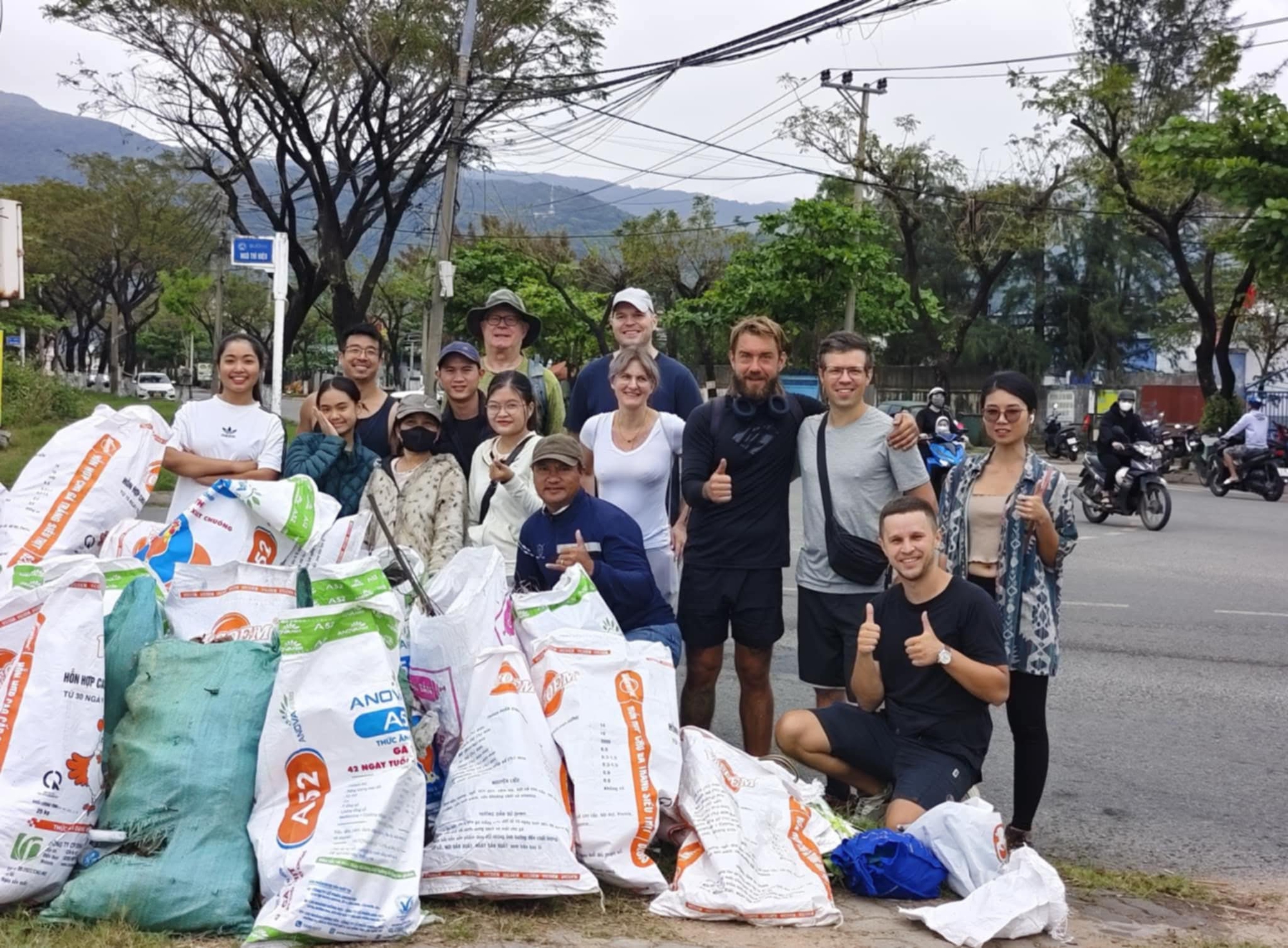Chàng trai Nga đi nhặt rác ở Đà Nẵng: "Tôi yêu nơi này như quê hương và muốn làm điều gì đó"- Ảnh 5.