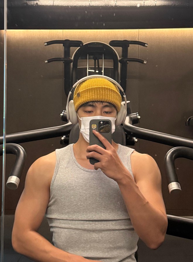 Mỹ nam đẹp nhất thế giới mỗi ngày dậy từ 5h sáng vào phòng gym, kết quả sau 18 tháng khiến ai cũng phải 