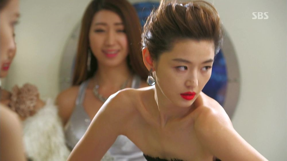 5 mỹ nhân Hàn là “kẻ thù của người hướng nội”: Thấy Son Ye Jin là khóc thét, số 1 kém duyên thôi rồi- Ảnh 4. 5 mỹ nhân Hàn là “kẻ thù của người hướng nội”: Thấy Son Ye Jin là khóc thét, số 1 kém duyên thôi rồi- Ảnh 4.