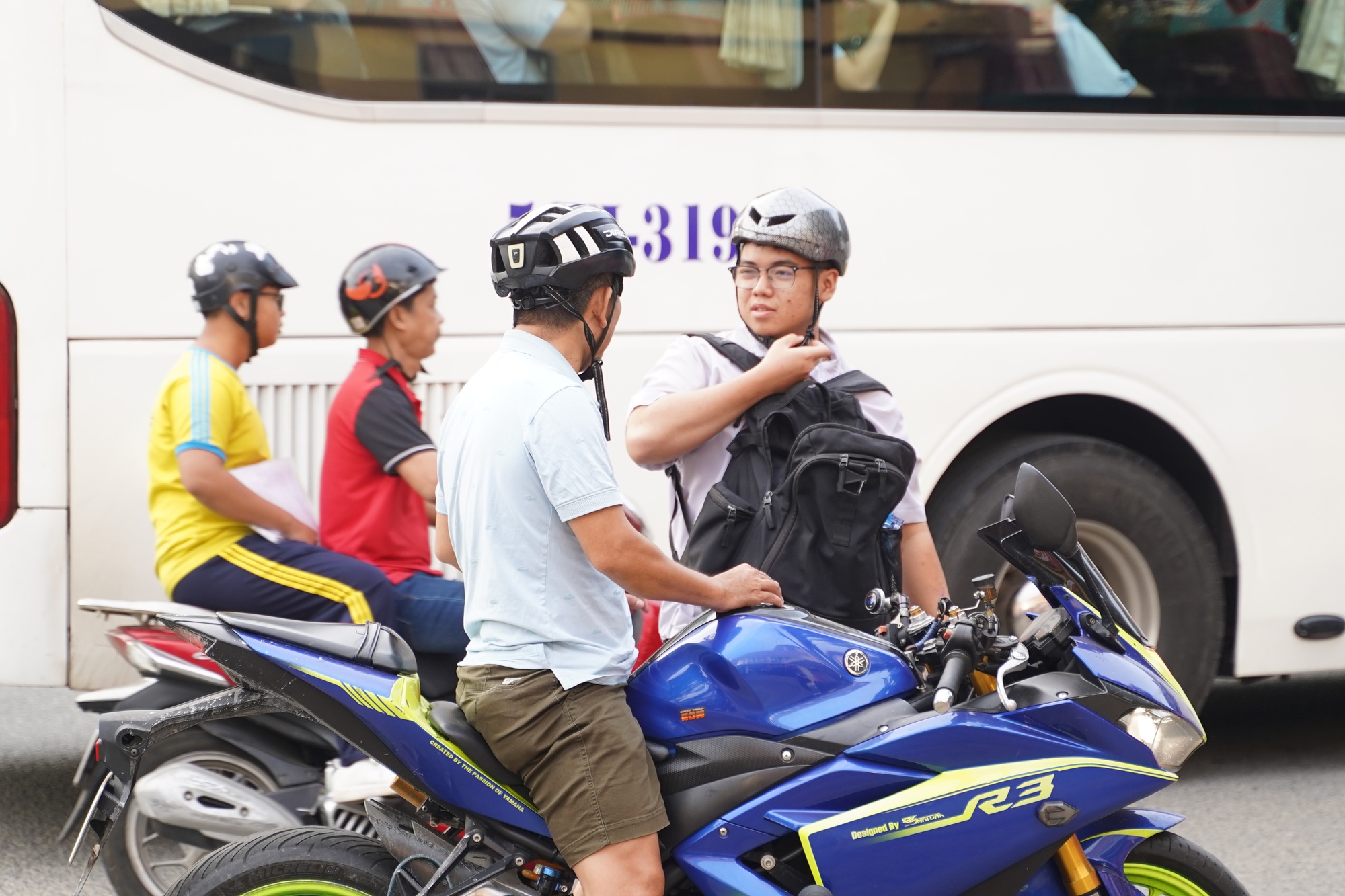 Kết thúc buổi đầu tiên thi tốt nghiệp THPT 2025: Đề hay, thí sinh phấn khởi, được 1/3 chặng đường rồi!- Ảnh 42.