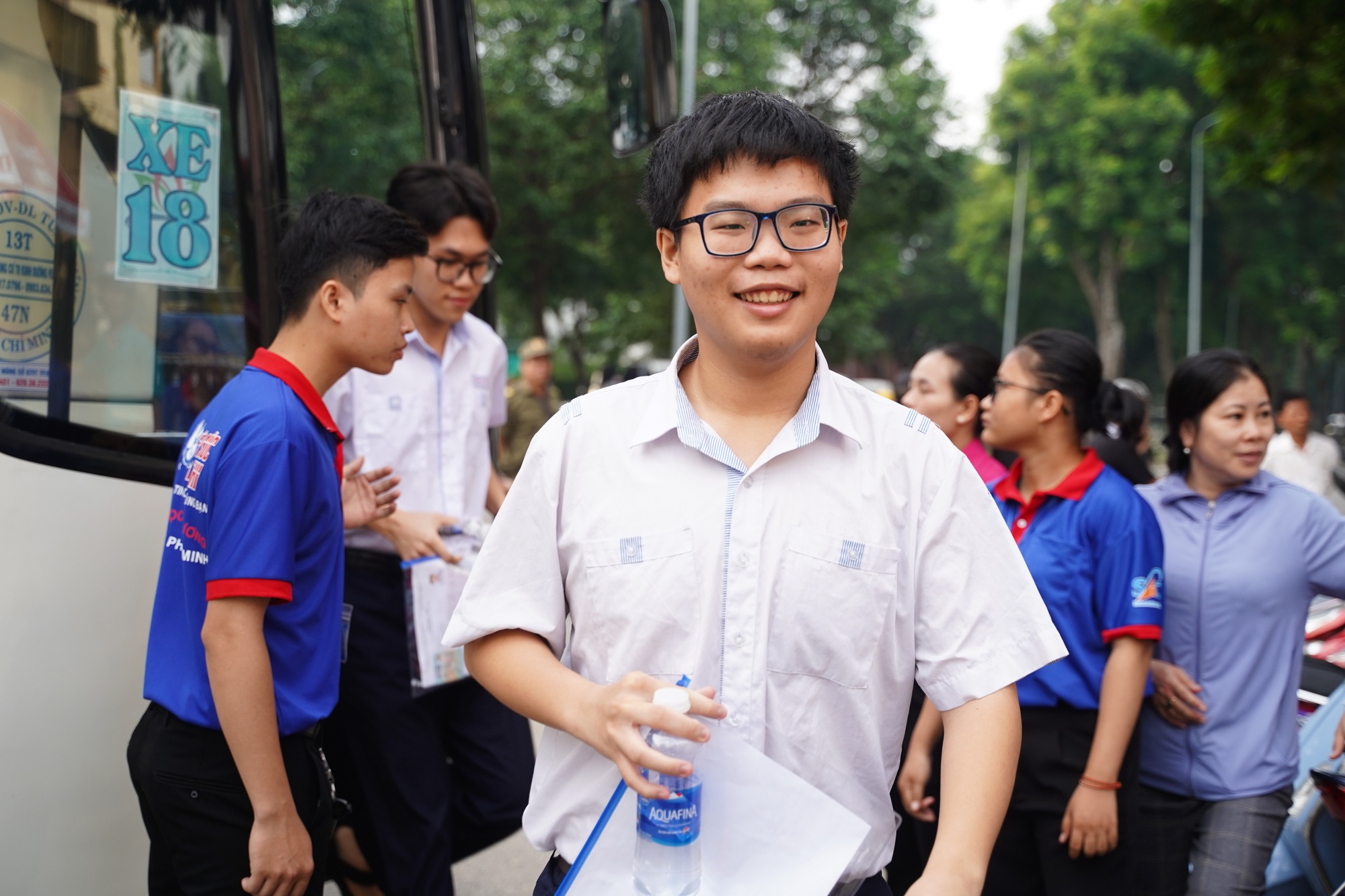 Kết thúc buổi đầu tiên thi tốt nghiệp THPT 2025: Đề hay, thí sinh phấn khởi, được 1/3 chặng đường rồi!- Ảnh 53.