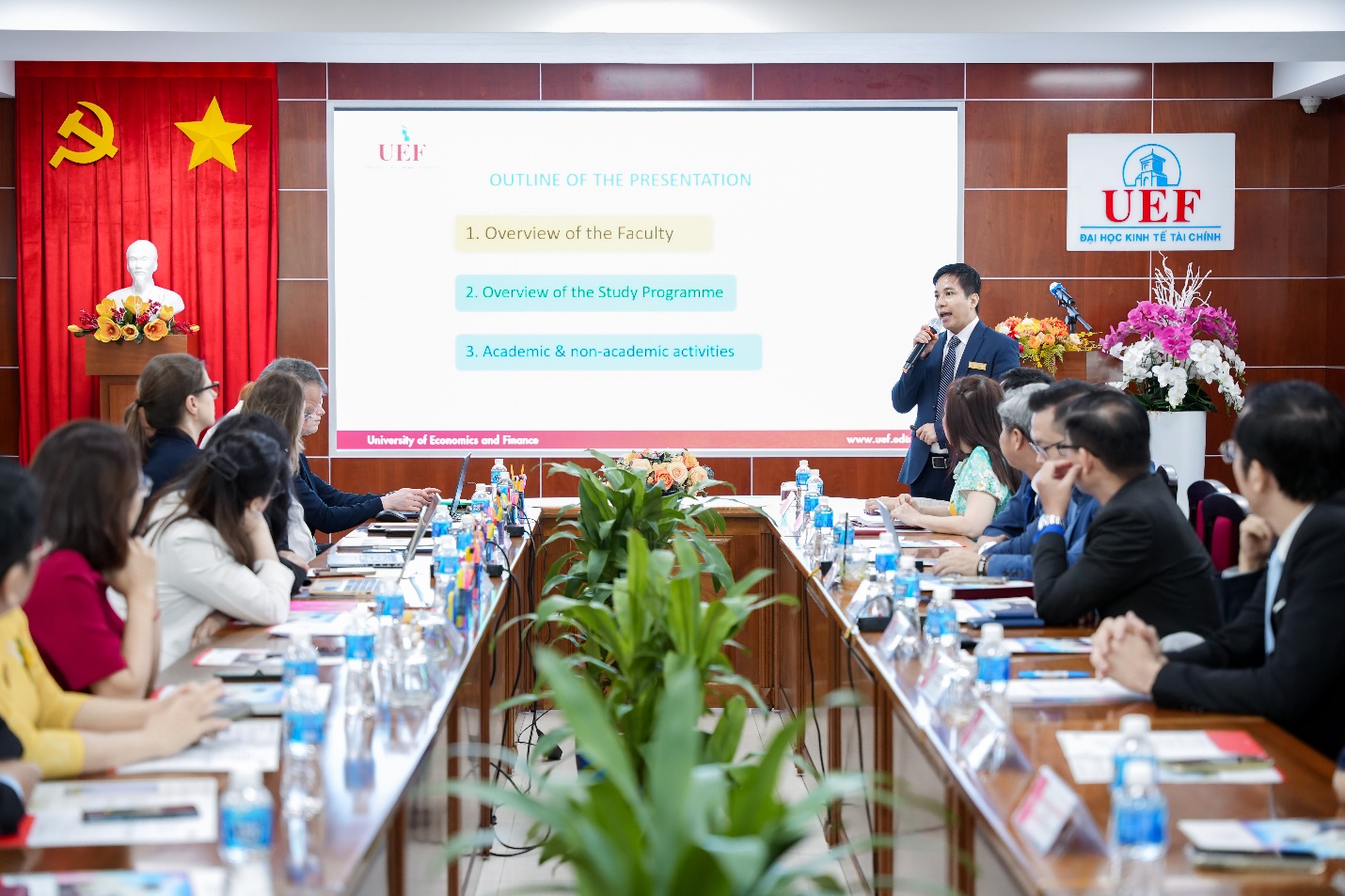 UEF đạt chuẩn kiểm định quốc tế FIBAA hai ngành Tài chính - Ngân hàng, Ngôn ngữ Anh- Ảnh 2.