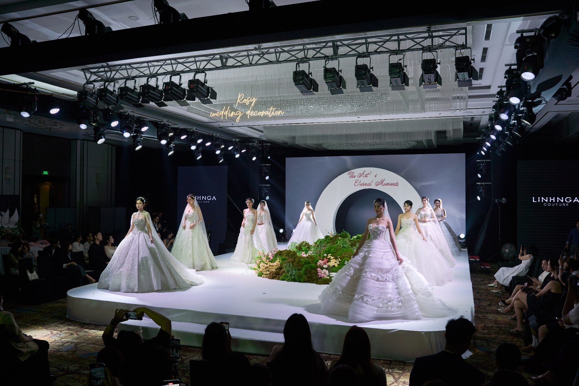 Sheraton Hải Ph&ograve;ng t&ocirc;n vinh vẻ đẹp của tiệc cưới th&acirc;n mật & đ&aacute;m cưới quy m&ocirc; tại The Art of Eternal Moments- Ảnh 2.